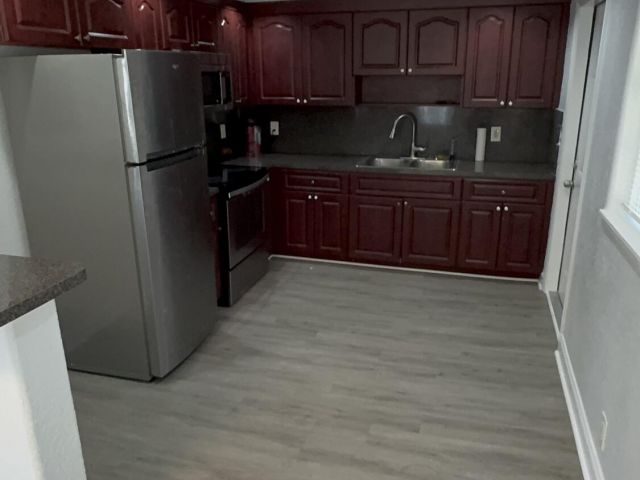 Продажа дома по адресу 239 NW 6th Avenue - фото 6888050