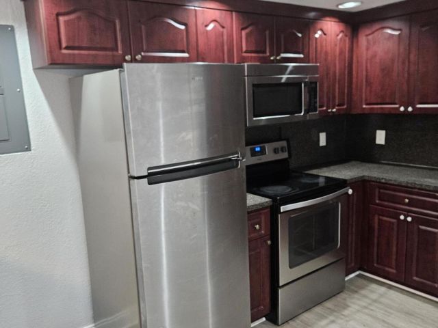 Продажа дома по адресу 239 NW 6th Avenue - фото 6888055