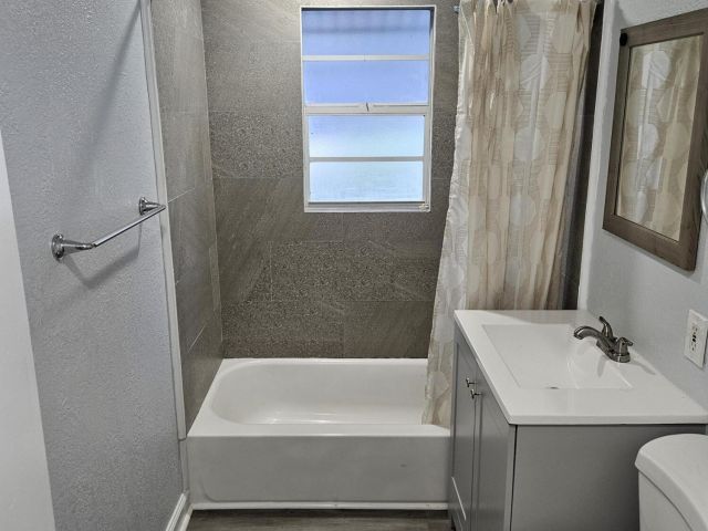 Продажа дома по адресу 239 NW 6th Avenue - фото 6888057