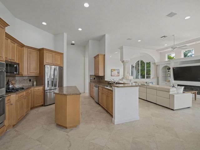 Продажа дома по адресу 16331 Castello Court - фото 6873197