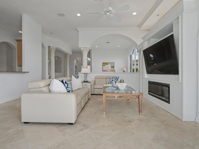 Продажа дома по адресу 16331 Castello Court - фото 6873200