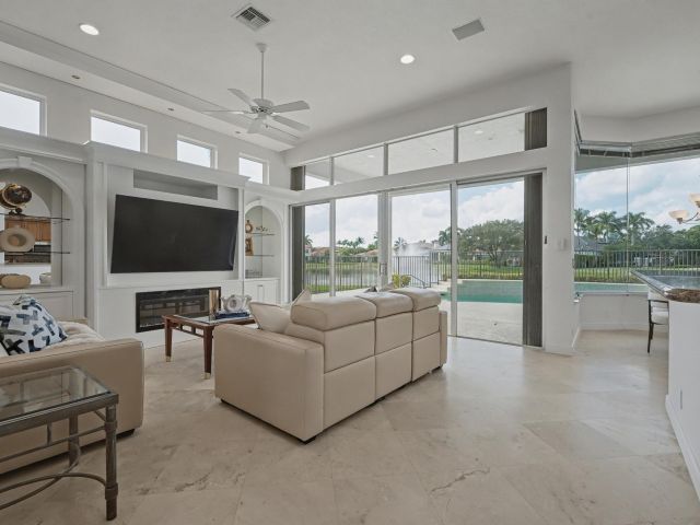 Продажа дома по адресу 16331 Castello Court - фото 6873201