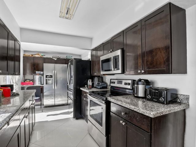 Продажа дома по адресу 256 SW 11th Place - фото 6894739