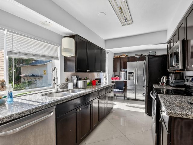 Продажа дома по адресу 256 SW 11th Place - фото 6894740