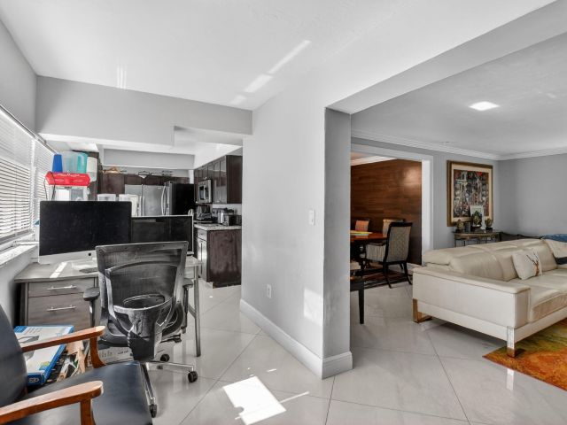 Продажа дома по адресу 256 SW 11th Place - фото 6894741