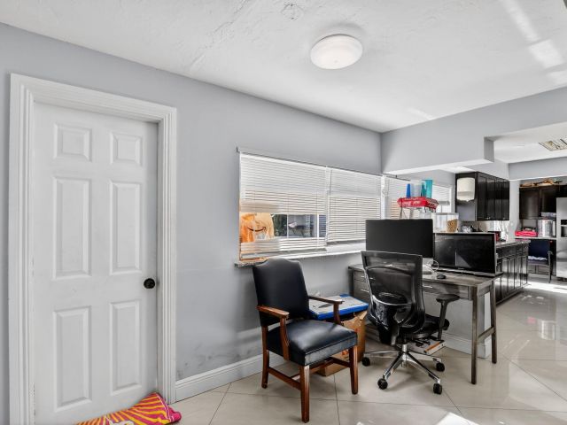 Продажа дома по адресу 256 SW 11th Place - фото 6894742