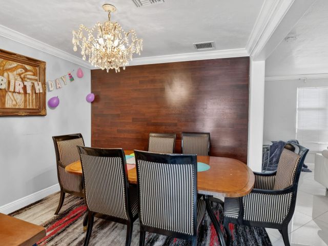 Продажа дома по адресу 256 SW 11th Place - фото 6894743