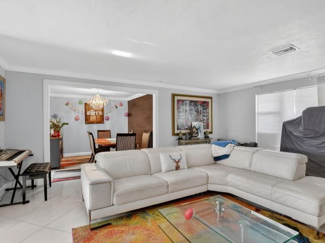 Продажа дома по адресу 256 SW 11th Place - фото 6894745