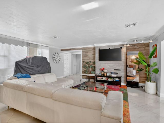 Продажа дома по адресу 256 SW 11th Place - фото 6894747