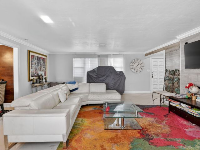 Продажа дома по адресу 256 SW 11th Place - фото 6894748