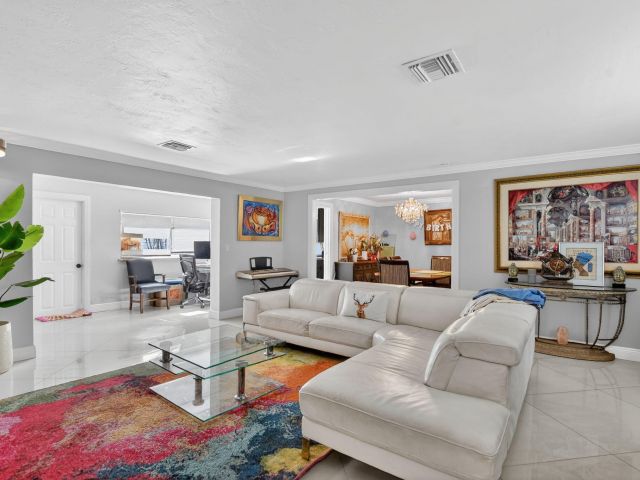 Продажа дома по адресу 256 SW 11th Place - фото 6894749