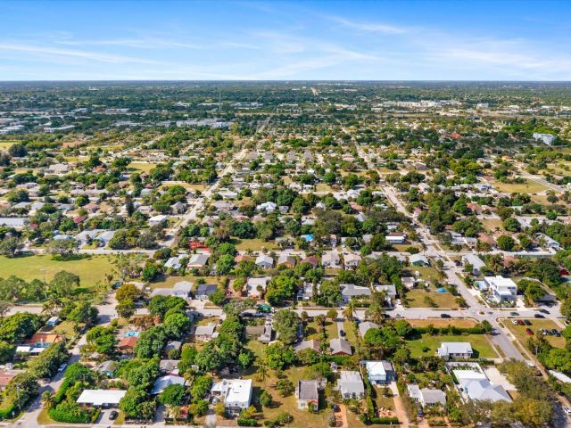 Продажа дома по адресу 212 SW 2nd Avenue - фото 6879600