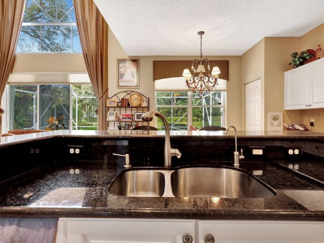 Продажа дома по адресу 13637 Paisley Drive - фото 6873221