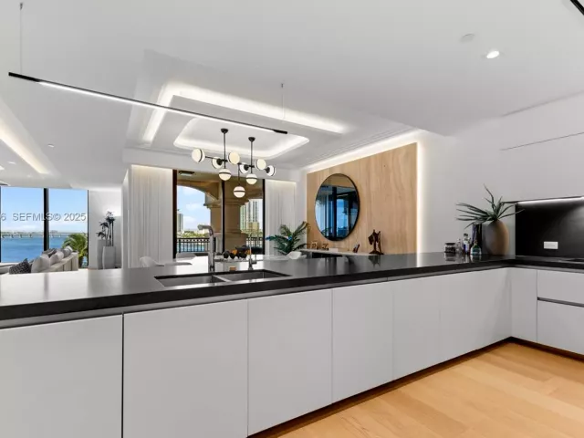 Продажа квартиры #6842 - фото 6887055