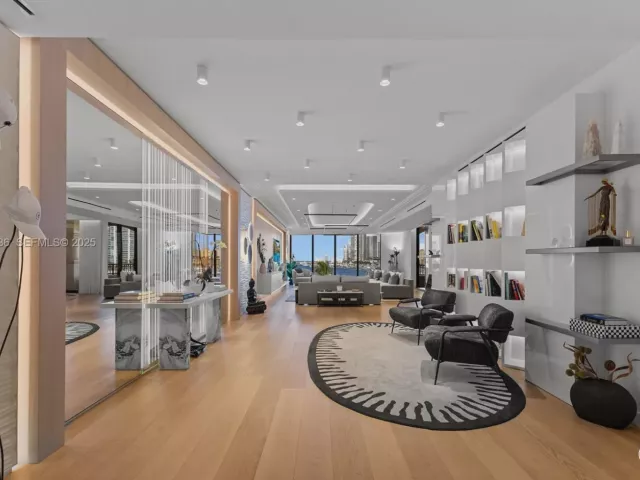 Продажа квартиры #6842 - фото 6887063