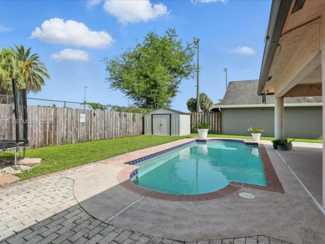 Продажа дома по адресу 5874 SW 97th Ter - фото 6871526