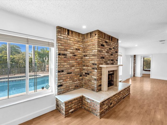 Продажа дома по адресу 4400 Buchanan Street - фото 6895747