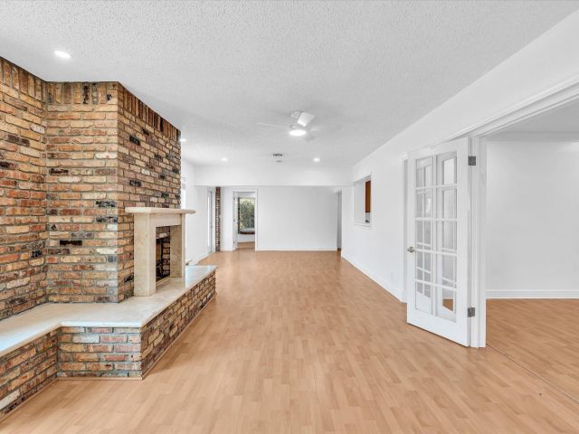 Продажа дома по адресу 4400 Buchanan Street - фото 6895748