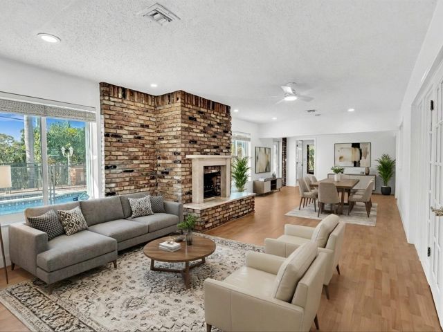 Продажа дома по адресу 4400 Buchanan Street - фото 6895749