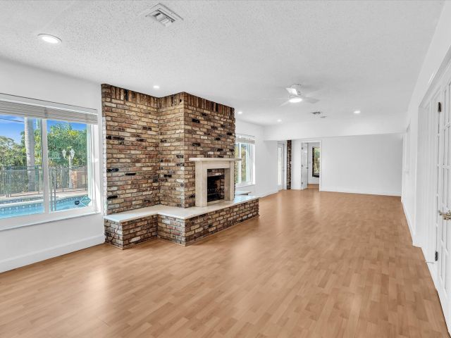 Продажа дома по адресу 4400 Buchanan Street - фото 6895750