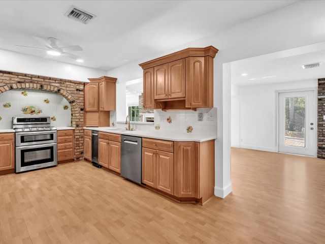 Продажа дома по адресу 4400 Buchanan Street - фото 6895751