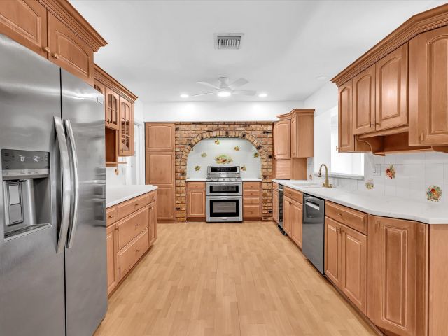 Продажа дома по адресу 4400 Buchanan Street - фото 6895754