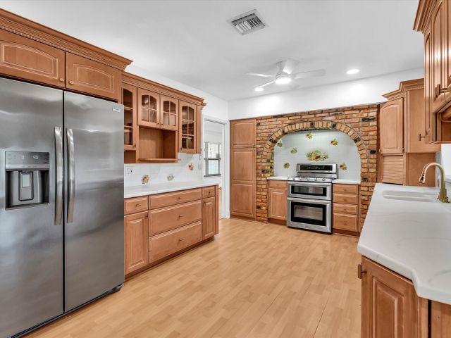 Продажа дома по адресу 4400 Buchanan Street - фото 6895755