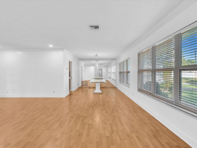 Продажа дома по адресу 4400 Buchanan Street - фото 6895758