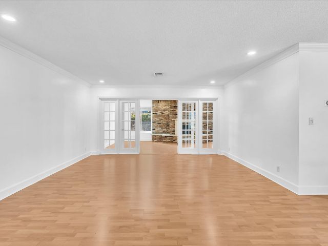 Продажа дома по адресу 4400 Buchanan Street - фото 6895760