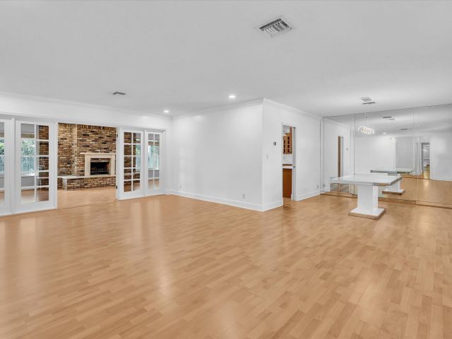 Продажа дома по адресу 4400 Buchanan Street - фото 6895761