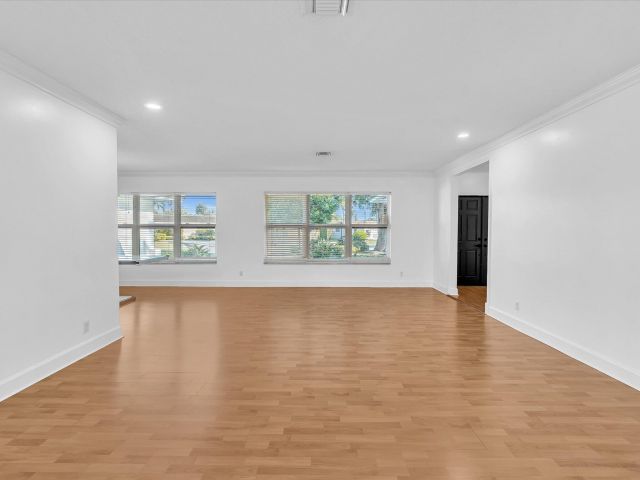 Продажа дома по адресу 4400 Buchanan Street - фото 6895762