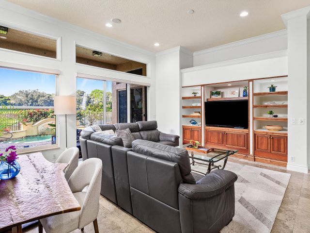 Продажа дома по адресу 15969 Double Eagle Trail - фото 6873236