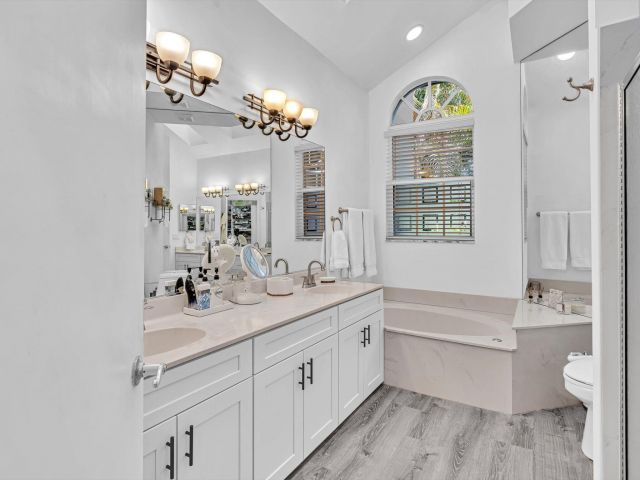 Дом в аренду по адресу 2486 NW 66th Drive - фото 6895098