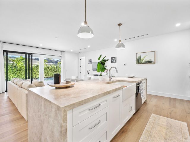 Продажа дома по адресу 330 Laurie Road - фото 6894125