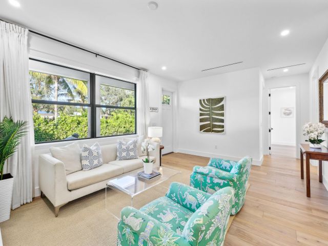 Продажа дома по адресу 330 Laurie Road - фото 6894132