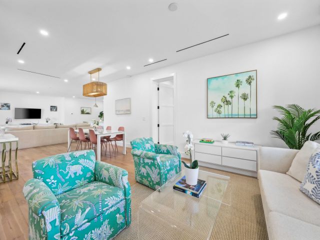 Продажа дома по адресу 330 Laurie Road - фото 6894133