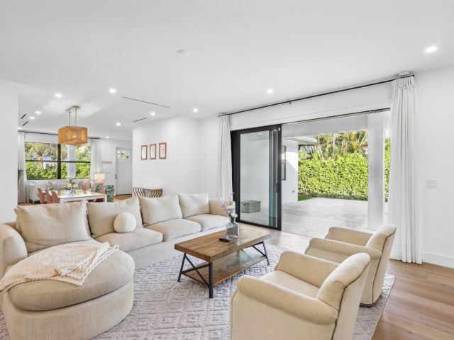 Продажа дома по адресу 330 Laurie Road - фото 6894134