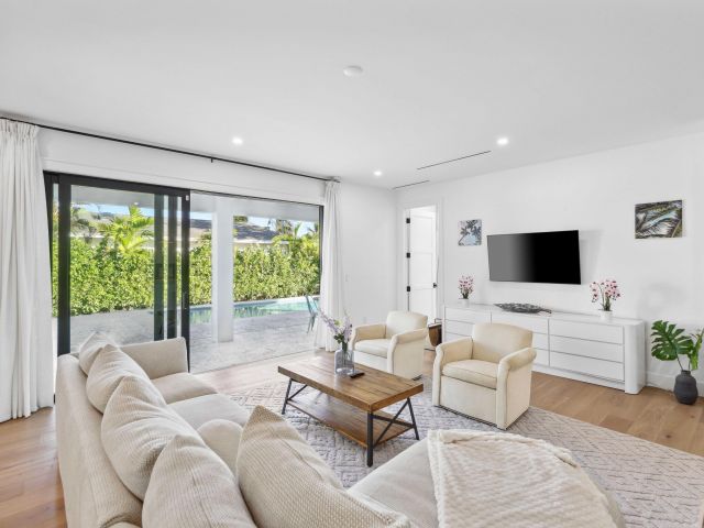 Продажа дома по адресу 330 Laurie Road - фото 6894135