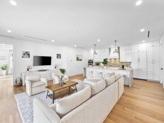 Продажа дома по адресу 330 Laurie Road - фото 6894136