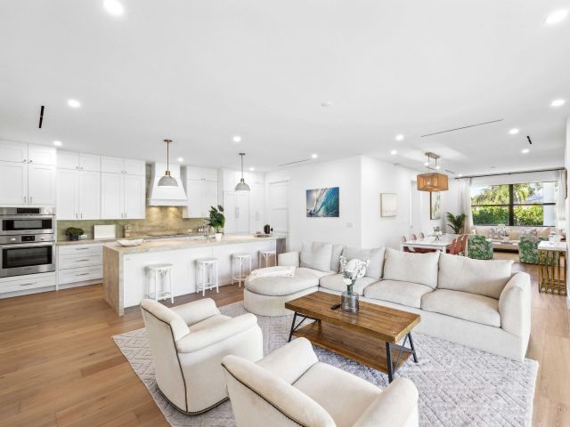 Продажа дома по адресу 330 Laurie Road - фото 6894137