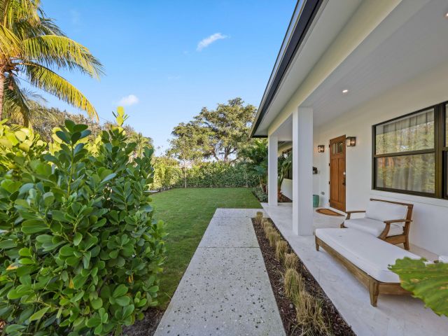 Продажа дома по адресу 330 Laurie Road - фото 6894138