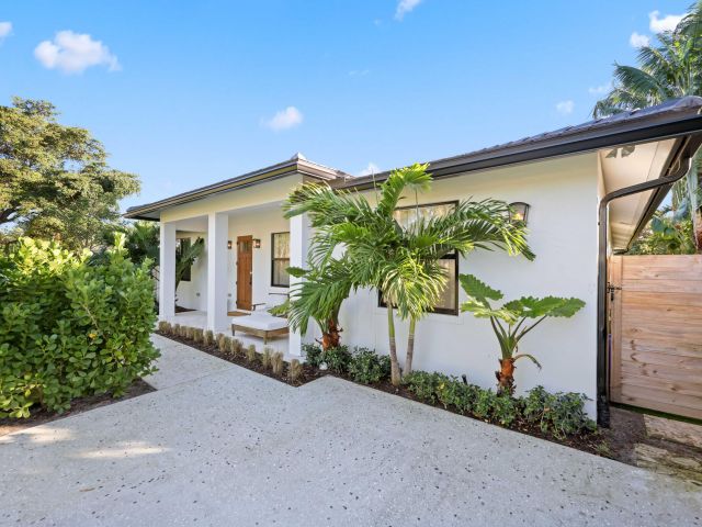 Продажа дома по адресу 330 Laurie Road - фото 6894139