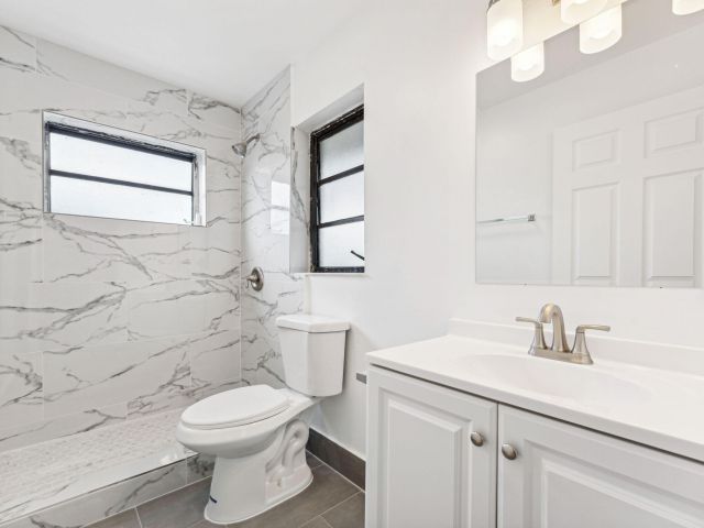 Дом в аренду по адресу 377 NW 2nd Way - фото 6884251