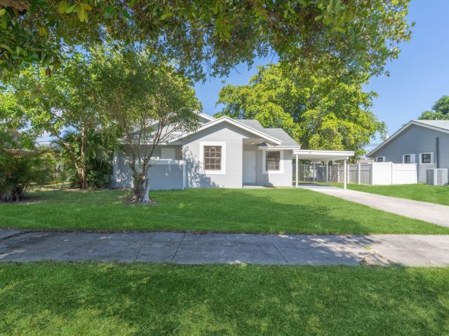 Дом в аренду по адресу 377 NW 2nd Way - фото 6884254