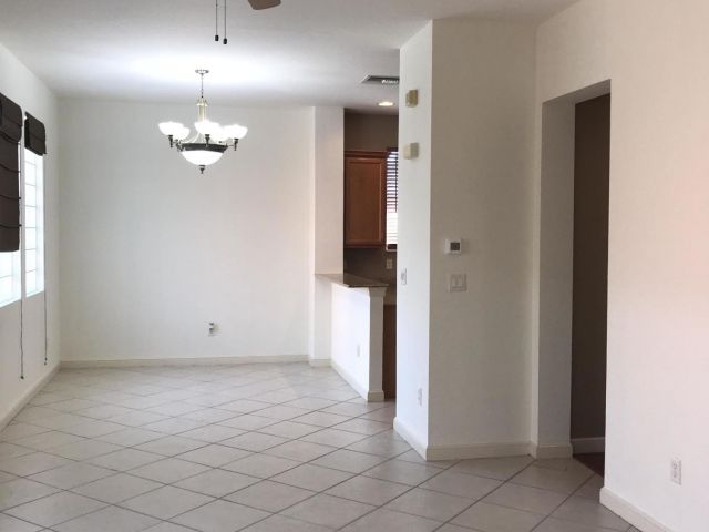 Дом в аренду по адресу 990 Millbrae Court 1 - фото 6894215