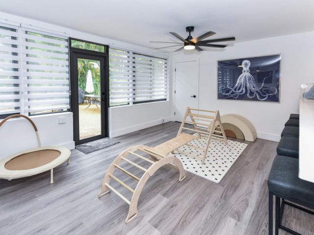 Дом в аренду по адресу 700 SW 4th Street - фото 6898709