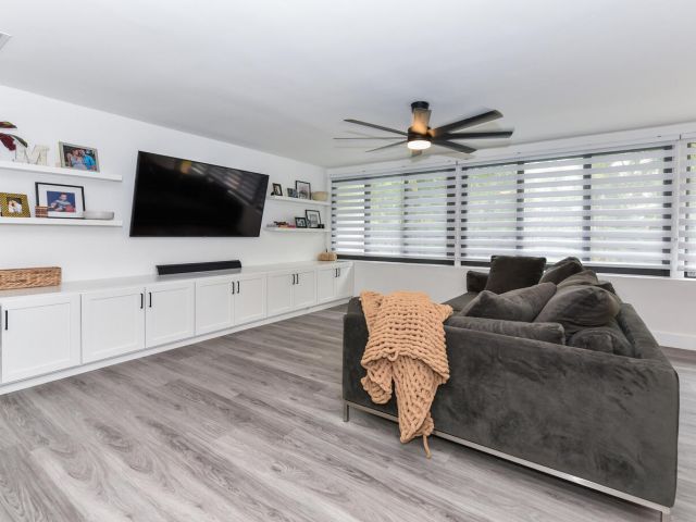 Дом в аренду по адресу 700 SW 4th Street - фото 6898710