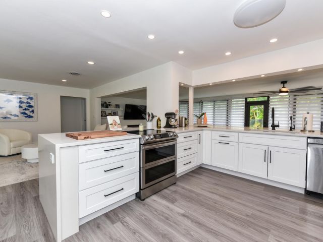 Дом в аренду по адресу 700 SW 4th Street - фото 6898718