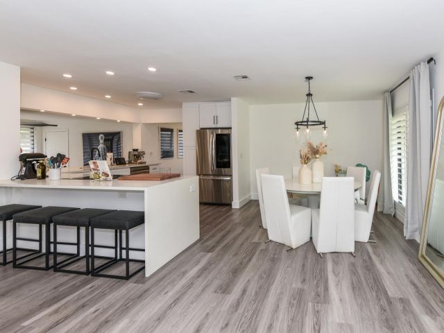 Дом в аренду по адресу 700 SW 4th Street - фото 6898719