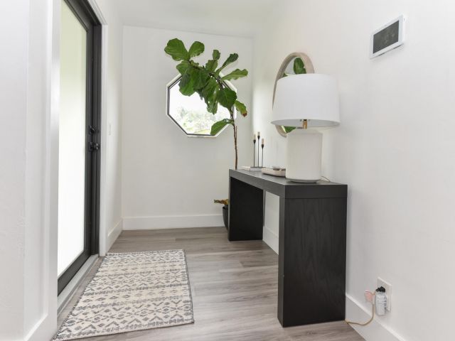 Дом в аренду по адресу 700 SW 4th Street - фото 6898721